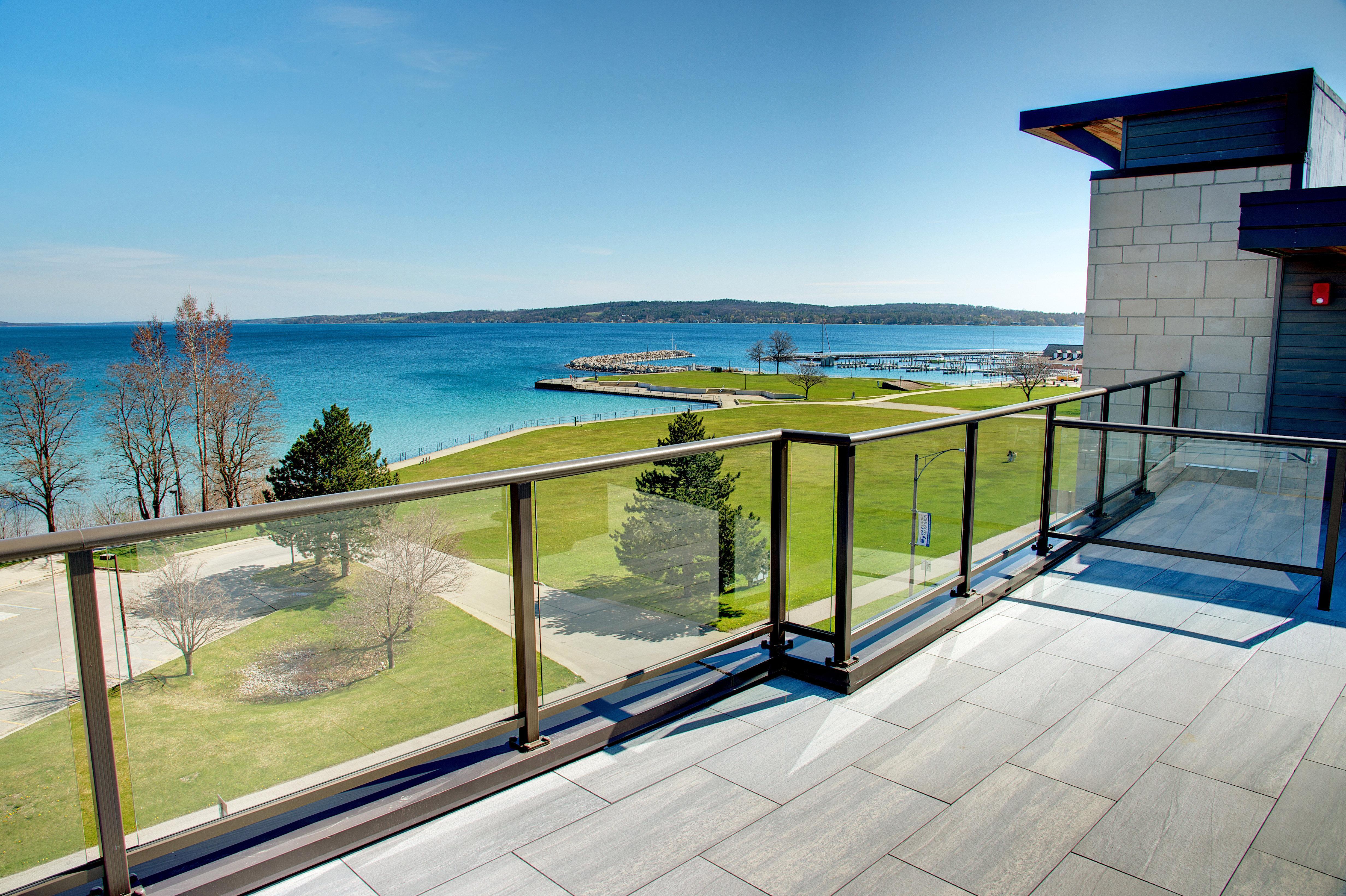 Hotel Indigo Traverse City By Ihg Ngoại thất bức ảnh