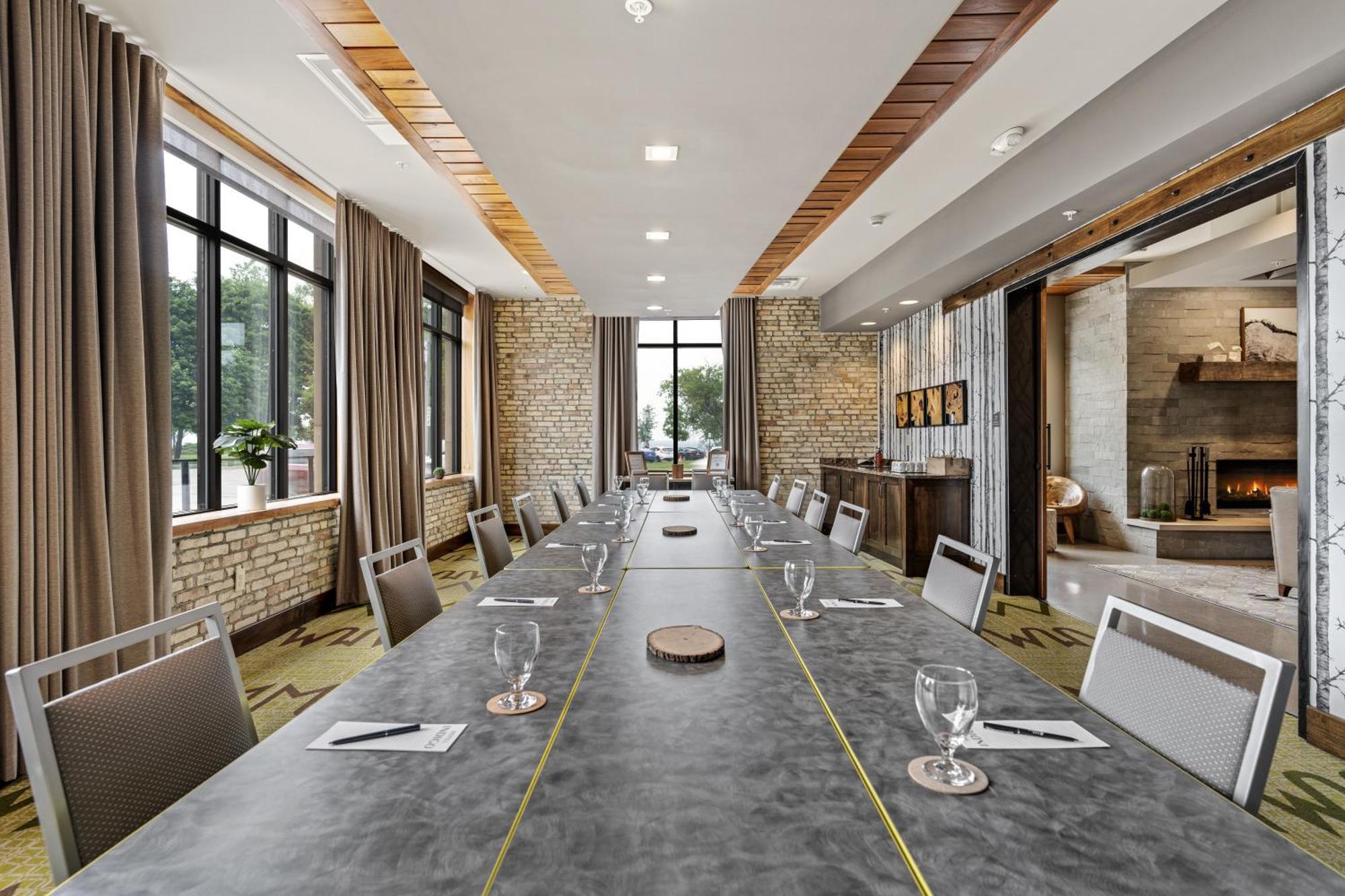 Hotel Indigo Traverse City By Ihg Ngoại thất bức ảnh