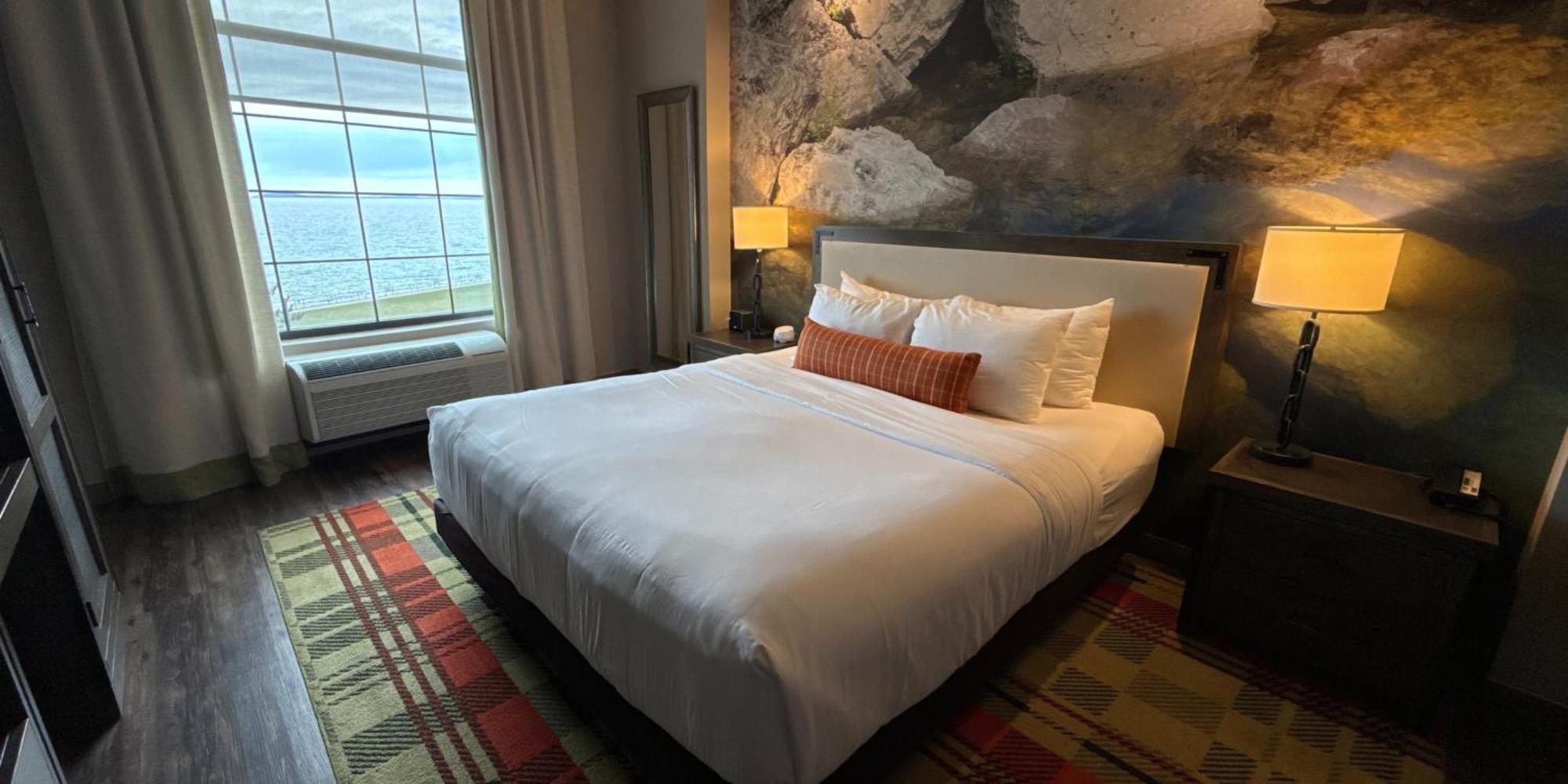 Hotel Indigo Traverse City By Ihg Ngoại thất bức ảnh