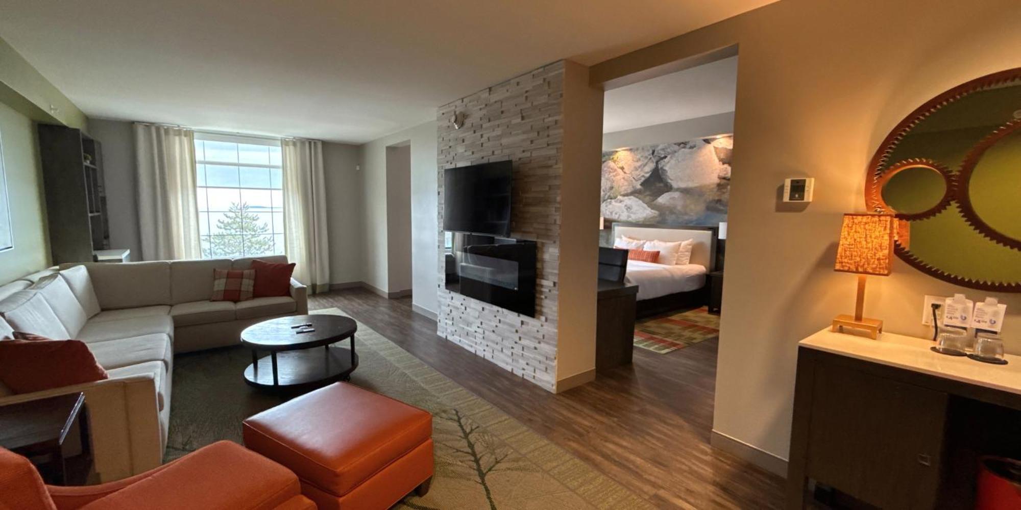 Hotel Indigo Traverse City By Ihg Ngoại thất bức ảnh
