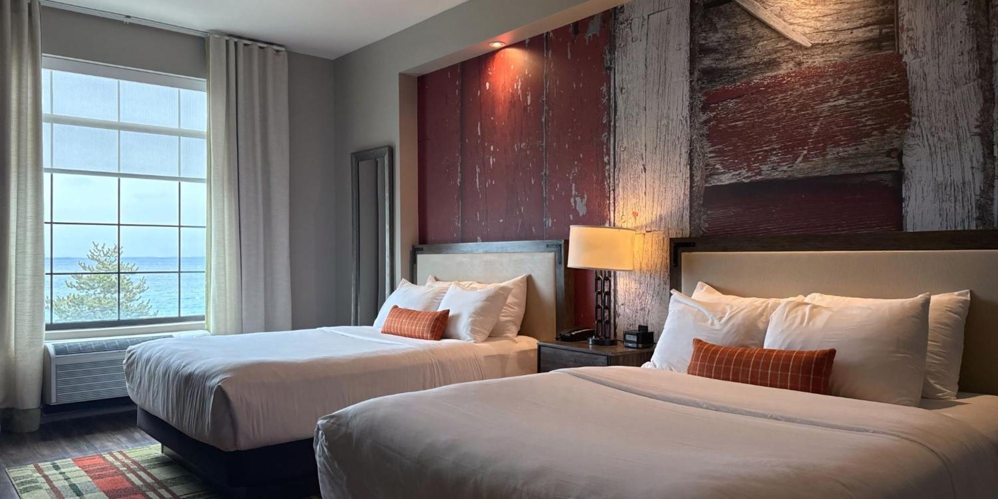 Hotel Indigo Traverse City By Ihg Ngoại thất bức ảnh